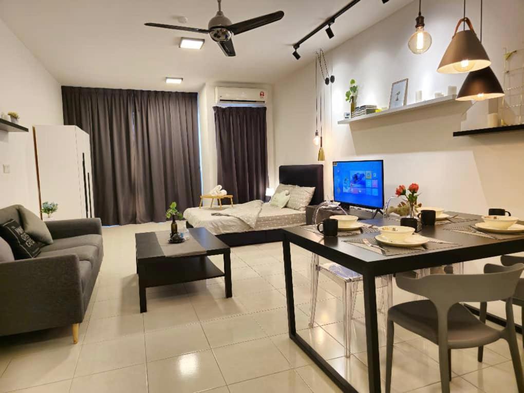 Tiara Imperio Studio 舒适和温暖环境适合情侣享受家的感觉 Kajang Kültér fotó
